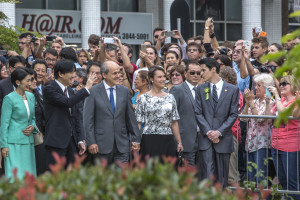 Prefeito Gustavo Fruet, recebeu nesta sexta-feira (30) a visita de Suas Altezas o Príncipe e a Princesa Akishino, do Japão, em um evento na Praça do Japão em comemoração aos 120 anos do estabelecimento das relações diplomáticas entre Brasil e Japão. FOTO: MAURILIO CHELI