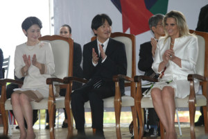 A vice-governadora, Cida Borghetti, participou, neste sábado (31), das recepções ao príncipe e princesa Akishino, do Japão em Rolândia e em Maringá, região Norte do Estado. A visita do casal real faz parte das comemorações dos 120 anos do estabelecimento das relações diplomáticas entre o Brasil e o Japão e dos 100 anos da imigração japonesa no Paraná. Cida Borghetti representou o governador Beto Richa nos eventos. - Maringa/Pr, 31.10.15 - Foto Jonas Oliveira/AENPr