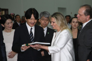 A vice-governadora, Cida Borghetti, participou, neste sábado (31), das recepções ao príncipe e princesa Akishino, do Japão em Rolândia e em Maringá, região Norte do Estado. A visita do casal real faz parte das comemorações dos 120 anos do estabelecimento das relações diplomáticas entre o Brasil e o Japão e dos 100 anos da imigração japonesa no Paraná. Cida Borghetti representou o governador Beto Richa nos eventos. - Maringa/Pr, 31.10.15 - Foto Jonas Oliveira/AENPr