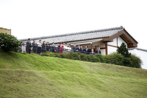 A vice-governadora, Cida Borghetti, participou, neste sábado (31), das recepções ao príncipe e princesa Akishino, do Japão em Rolândia e em Maringá, região Norte do Estado. A visita do casal real faz parte das comemorações dos 120 anos do estabelecimento das relações diplomáticas entre o Brasil e o Japão e dos 100 anos da imigração japonesa no Paraná. Cida Borghetti representou o governador Beto Richa nos eventos. - Maringa/Pr, 31.10.15. Foto: André Renato