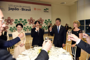 Governador Beto Richa e a secretária do Trabalho e Desenvolvimento Social, Fernanda Richa, recebem no Palácio Iguaçu, o Príncipe e a Princesa Akishino. Curitiba, 30/10/2015. Foto: Ricardo Almeida/ANPr